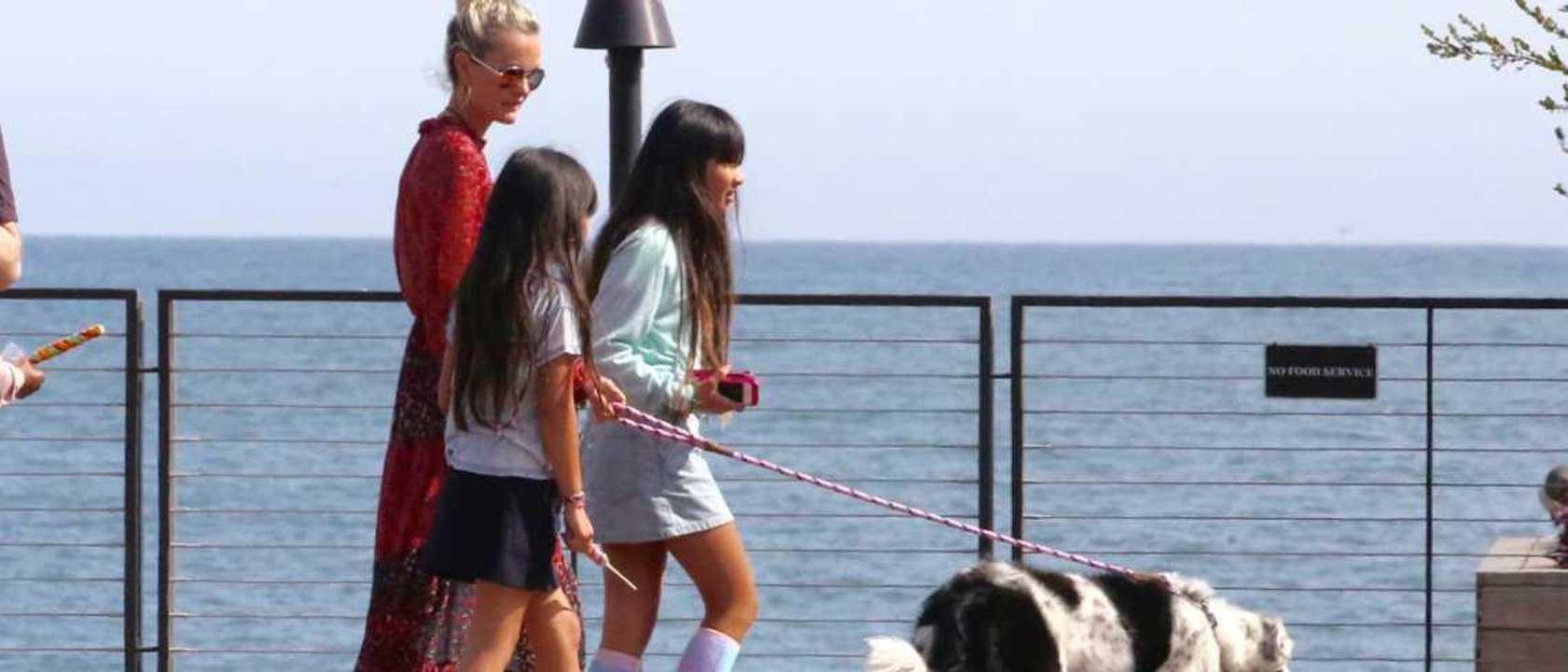 GALA VIDEO - Jade et Joy Hallyday, tout sourire, pour une journée entre copines à la plage de Saint Barth