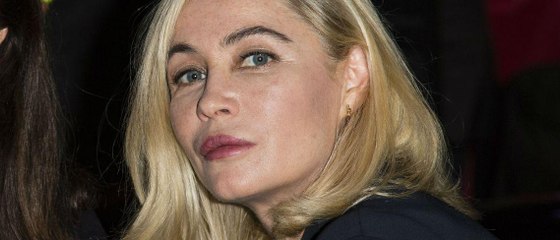 GALA VIDEO - Le tendre message d'Emmanuelle Béart à sa fille le jour de son mariage