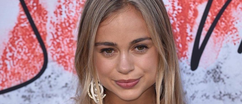 GALA VIDEO - Shocking ! La cousine de William et Harry Amélia Windsor photographiée topless à Ibiza