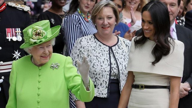 GALA VIDEO - Elizabeth II : tout ce qu’elle a fait pour Meghan Markle mais jamais pour Diana