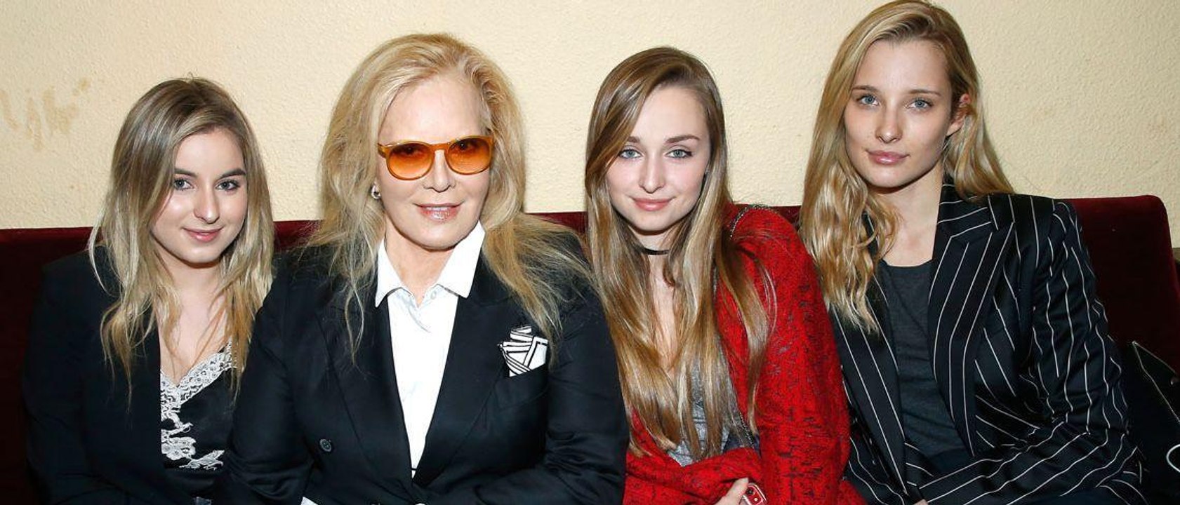 GALA VIDEO - Darina, la fille de Sylvie Vartan, bluffée par les talents artistiques de sa tante