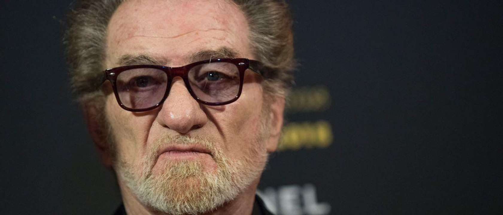 GALA VIDEO - Eddy Mitchell : la raison pour laquelle il a repris la cigarette