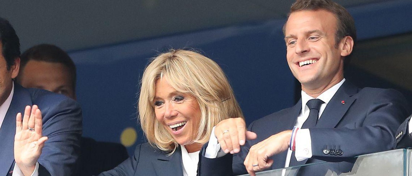 GALA VDEO - Emmanuel Macron et Brigitte ont eu chaud, leurs vacances ont failli tourner court