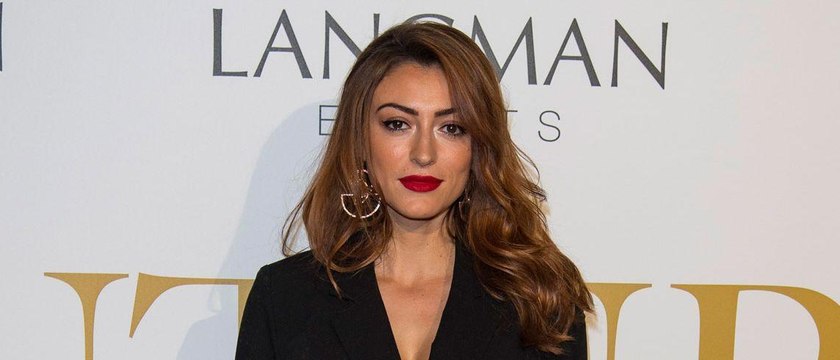 GALA VIDEO – Rachel Legrain-Trapani subjugue ses fans dans un maillot de bain très échancré et décolleté