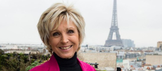 GALA VIDÉO - À 70 ans, Evelyne Dhéliat révèle les secrets de sa ligne impec­cable