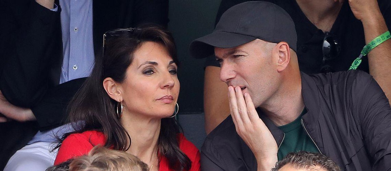 GALA VIDEO - Véronique Zidane canon en bikini : la femme de Zinedine prend la pose entre les hommes de sa vie