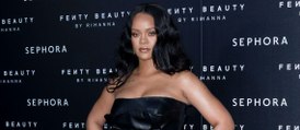 GALA VIDÉO - Rihanna ultra sexy, elle sublime ses rondeurs dans des robes courtes et décol­le­tées