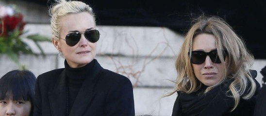 GALA VIDÉO - Johnny Hally­day et Laura Smet trahis par Laeti­cia ? La veuve aurait rompu un pacte scellé entre le chan­teur et sa fille
