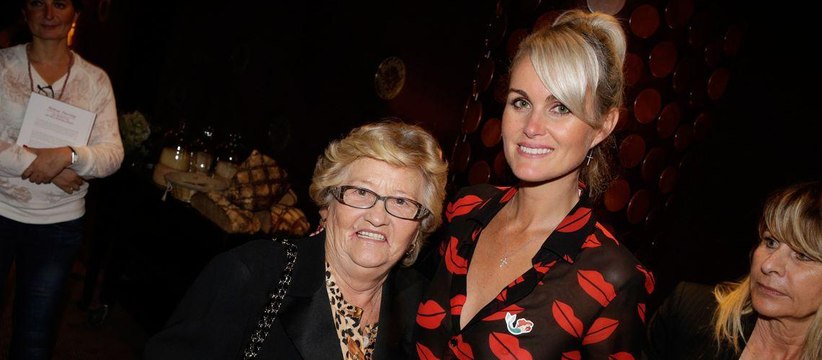 GALA VIDÉO - Comment Mamie Rock a profité du mariage de Laeti­cia avec Johnny Hally­day