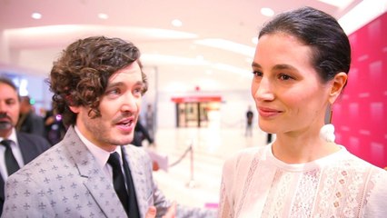 GALA VIDEO - CANNESERIES JOUR 1 : Versailles inaugure le pink carpet