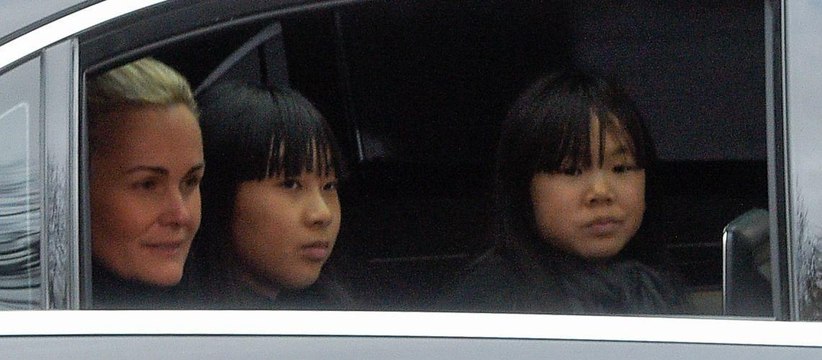 GALA VIDÉO - L’avo­cat de Laeti­cia Hally­day explique pourquoi Jade et Joy ne figurent pas sur le testa­ment de Johnny Hally­day