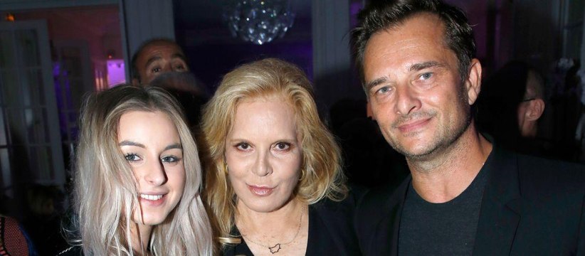 GALA VIDÉO - Darina, la fille de Sylvie Vartan et Tony Scotti, ultra proche de son demi-frère David Hally­day