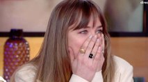 GALA VIDEO - Dakota John­son, au bord des larmes devant les images d’ar­chives de sa mère Mela­nie Grif­fith