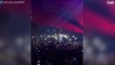 GALA VIDEO – En concert à Paris, Ariana Grande rend hommage aux “22 anges” de Manches­ter