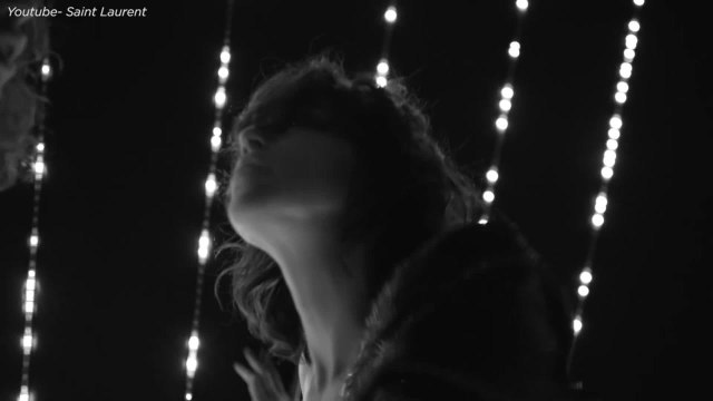 GALA VIDEO- Charlotte Gainsbourg danse pour Saint Laurent