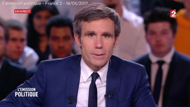 GALA VIDEO - Léa Salamé apporte en direct son soutien à David Pujadas après l'annonce de son éviction