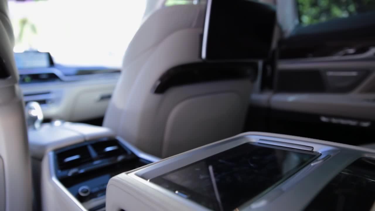 GALA VIDEO - SUNSET CANNES Episode 7 avec Marie-Josée Croze