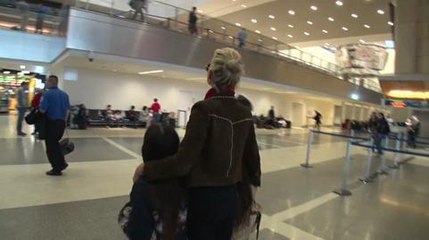 Galafr- Johnny Hallyday prend l'avion, Laeticia lui dit au revoir