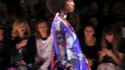 GALA VIDEO - Fashion reporter avec Audrey Marnay chez Léonard