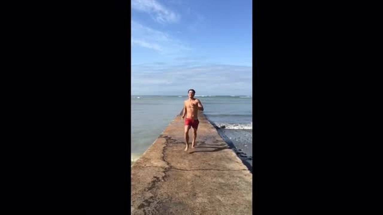 GALA VIDEO - Orlando Bloom poste une vidéo de Kung fu sur son compte Instagram