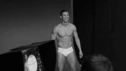 Gala.fr – Coulisses : Cristiano Ronaldo en slip