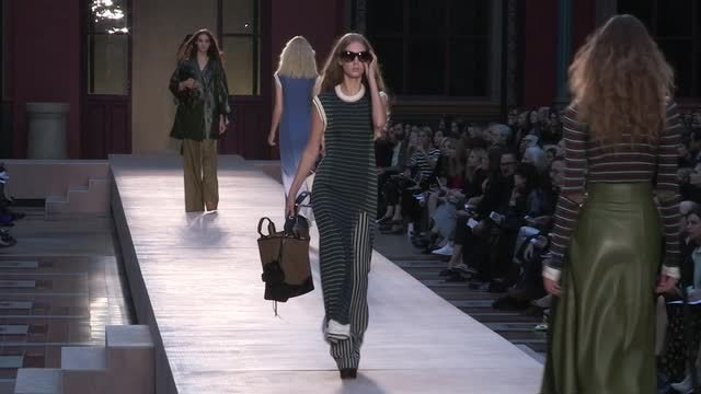 GALA VIDEO - Défilé Sonia Rykiel