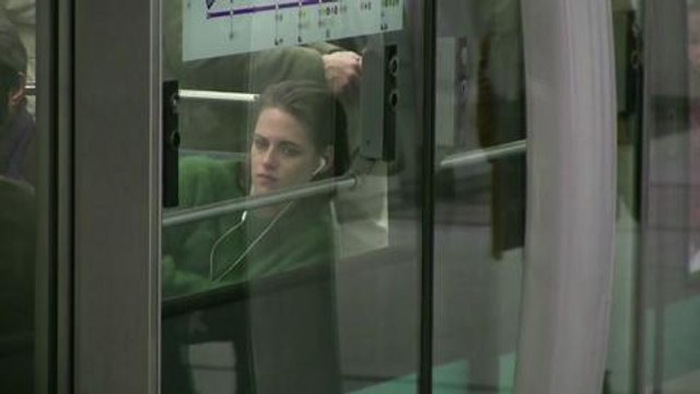 Gala.fr - Kristen Stewart en métro à Paris