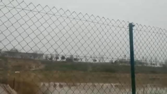 El dueño de una hípica vive con sus caballos por la crecida del Ebro