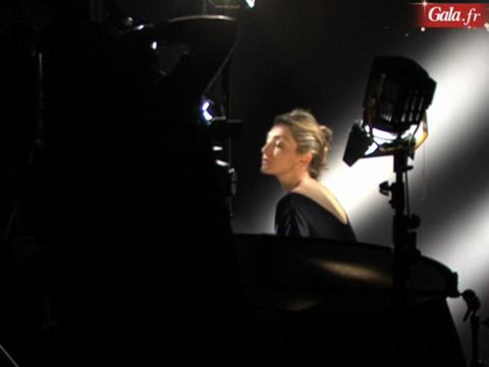 Julie Gayet pose chez Harcourt