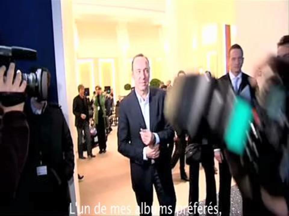 Kevin Spacey chante chez IWC devant Jean Reno et Zidane