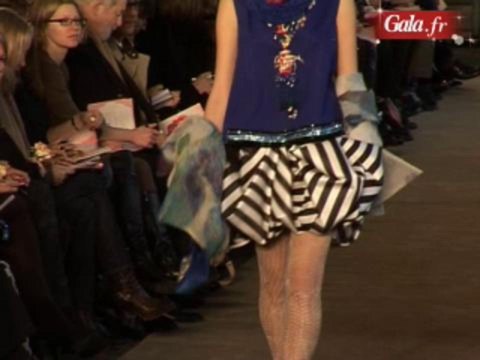 Fashion week: Lacroix présente sa collection «délicate»