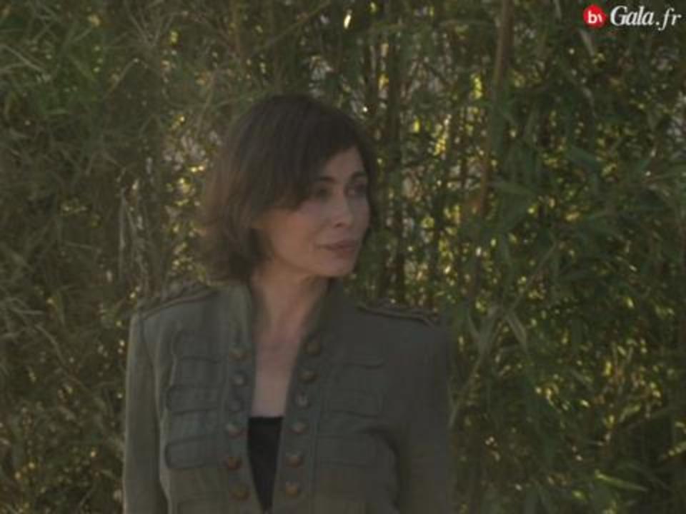 Vidéo- Cinq minutes sur la plage avec Emmanuelle Béart