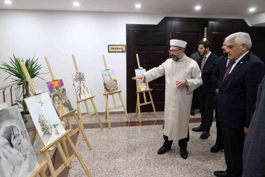 Diyanet İşleri Başkanı Erbaş Göç ve Çocuk temalı yarışmanın kazananlarına ödüllerini verdi