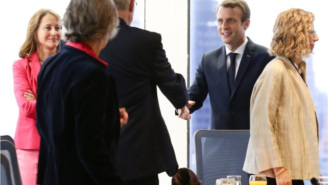 GALA VIDEO : Jean Castex en charge du déconfinement : le gros coup de pression de la garde d’Emmanuel Macron