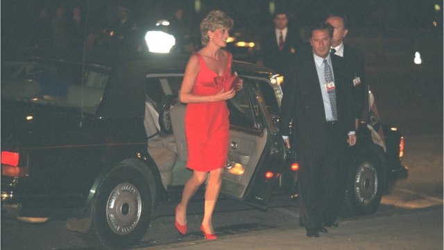 GALA VIDEO - Lady Diana : Cindy Crawford se remémore une rencontre inoubliable mais intimidante