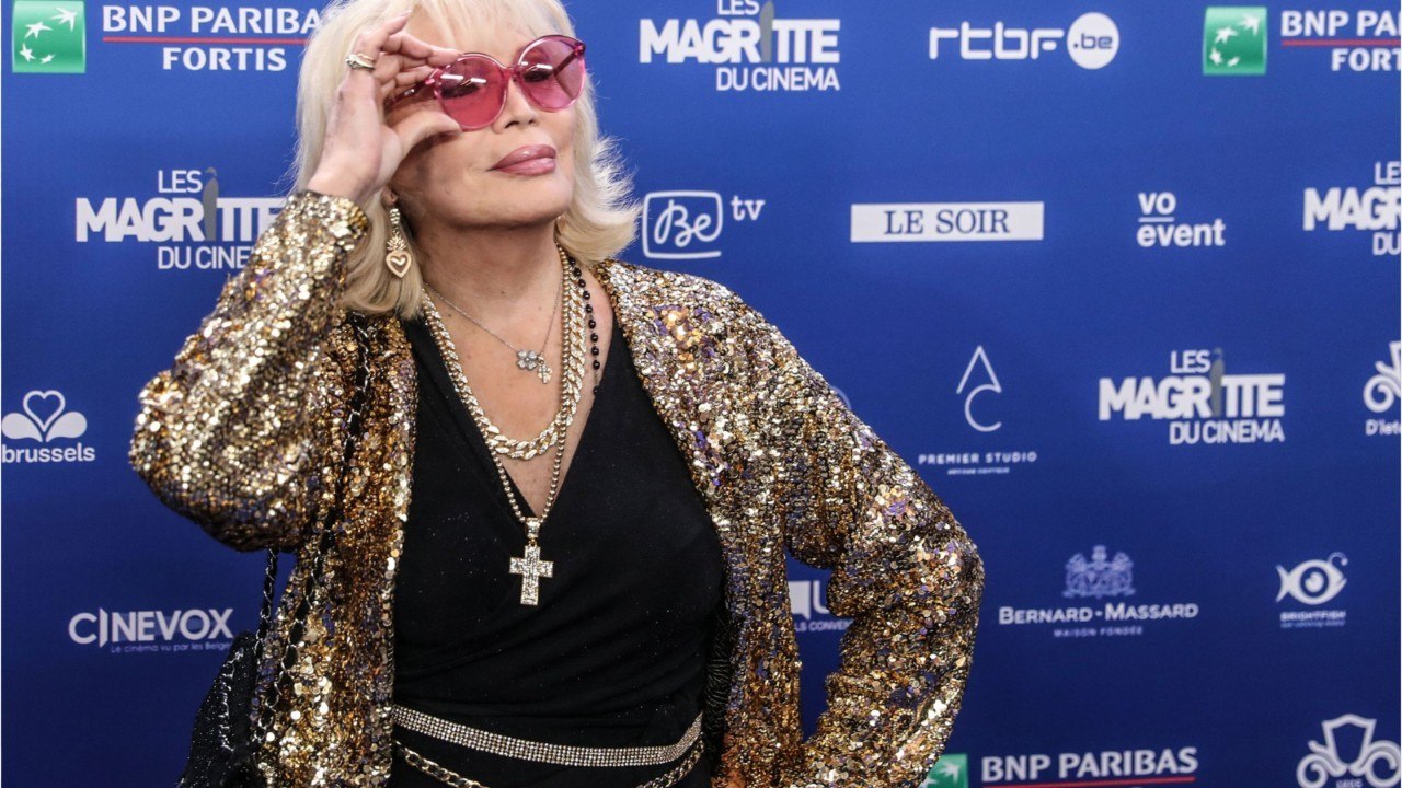 GALA VIDEO - Amanda Lear confinée en Provence : “Je m’en fous, je suis très bien toute seule”