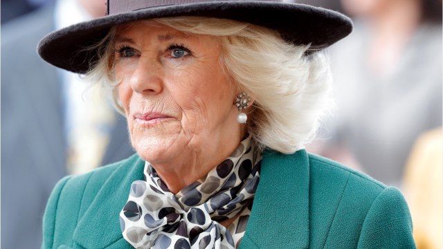 GALA VIDEO : L’ex mari de Camilla Parker-Bowles contaminé : d’autres membres de la famille royale menacés ?