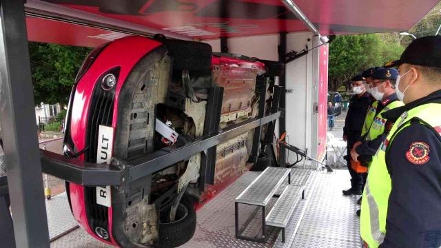 Emniyet kemeri takmanın önemi simülasyonda anlatıldı