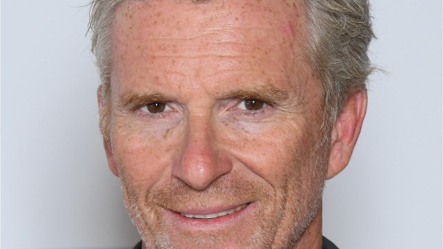 GALA VIDEO - Denis Brogniart confiné avec sa femme et ses trois filles : pourquoi son fils aîné n'est pas avec eux