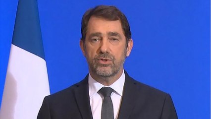 GALA VIDÉO - Crise sanitaire : la petite phrase du ministre de l’intérieur qui autorise à sortir son chien amuse la toile