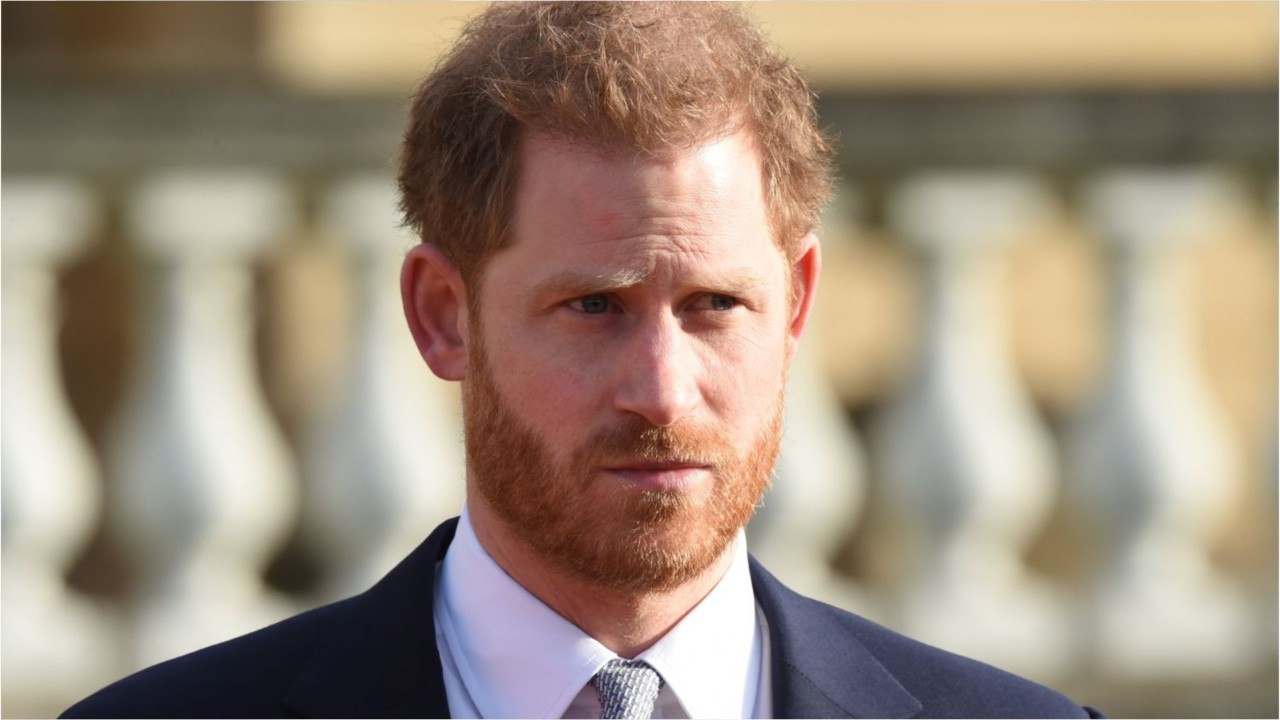 GALA VIDÉO - Le prince Harry poussant un caddie rempli dans un supermarché : la photo qui stupéfait