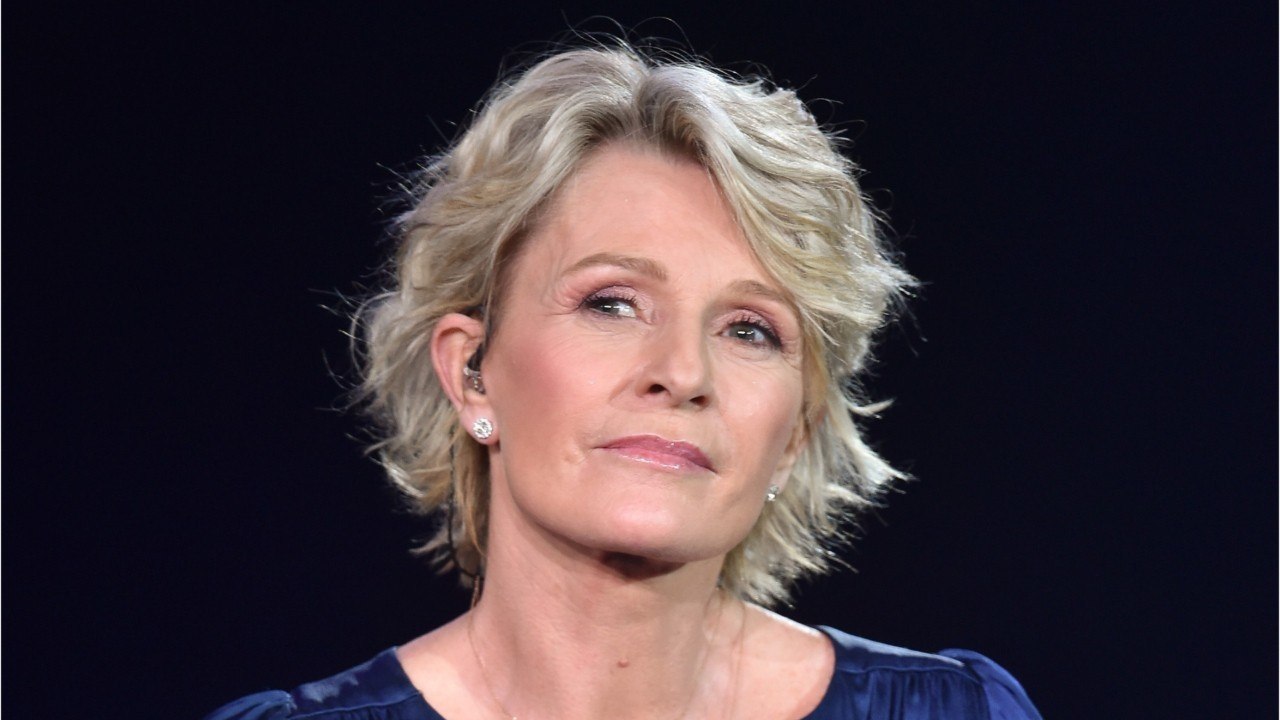 GALA VIDEO - PHOTO - Sophie Davant, confinée et au lit : elle assume !