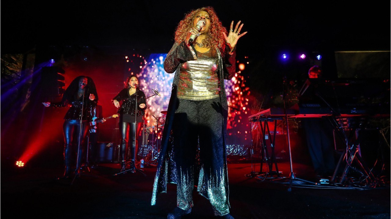 VIDEO GALA - Gloria Gaynor remet son tube I Will Survive à la mode avec le coronavirus : sa vidéo qui fait sourire