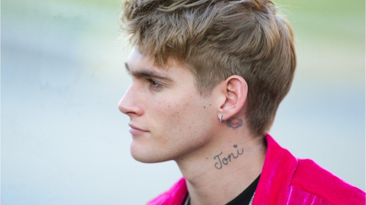 GALA VIDEO - Presley Gerber, le fils de Cindy Crawford tatoué au visage, part à nouveau en roue libre