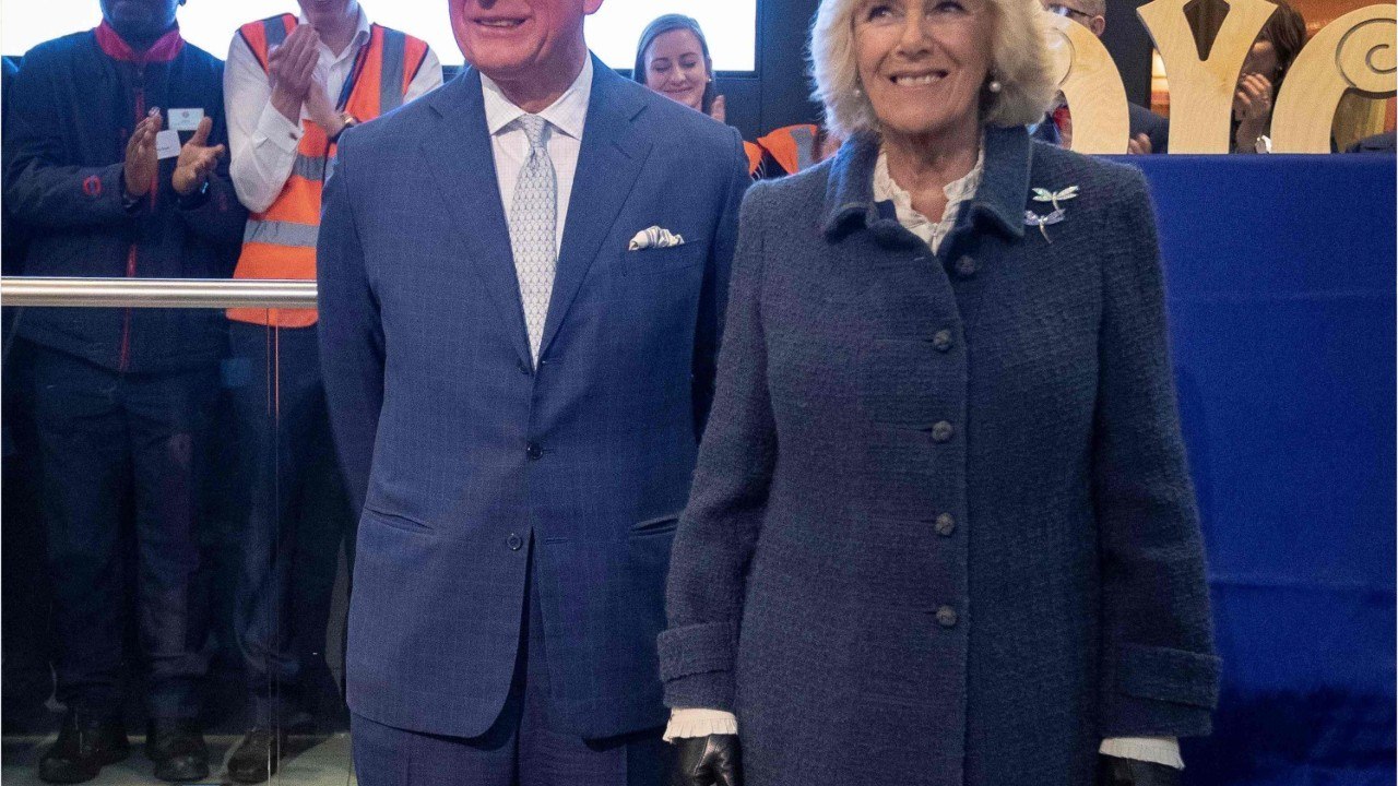 GALA VIDEO - « Je m'isole ! " : Camilla Parker Bowles blague sur le coronavirus… malgré une réelle frousse