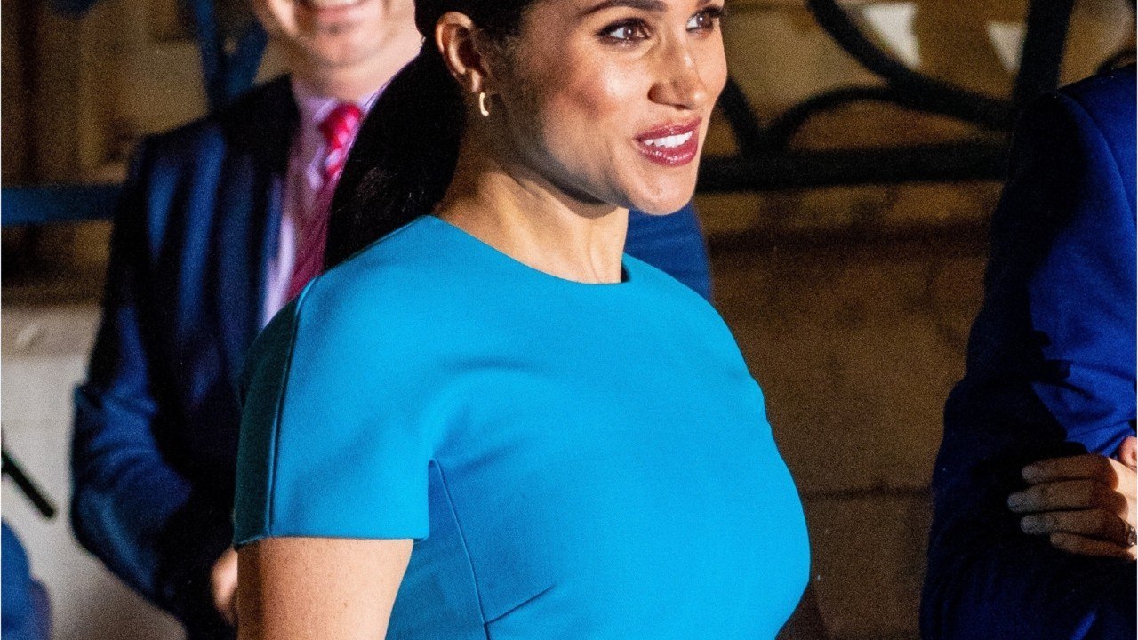 GALA VIDÉO - “Ça fait plaisir d’être de retour !” : Meghan Markle, à peine à Londres et déjà ironique avec la Couronne ?