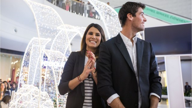 GALA VIDEO - Karine Ferri a choisi une robe en dentelle pour son mariage