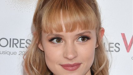 GALA VIDEO - Angèle critique sèchement la couverture sexiste d'un magazine