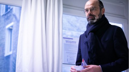 GALA VIDEO - Un ministre a appris la fermeture des restaurants… dans un bar à vin !