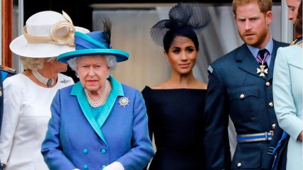 GALA VIDEO - Quand verra-t-on Meghan Markle et Harry au côté de la reine et Kate et William ?